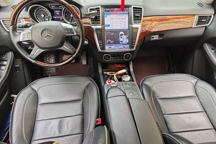 Used Mercedes-Benz M-Class 2012 ML 350 Luxury Edition Center Console