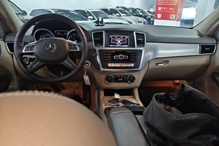Used Mercedes-Benz M-Class 2012 ML 300 Center Console
