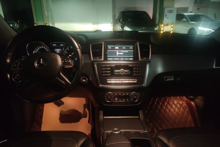 Used Mercedes-Benz M-Class 2012 ML 300 Center Console