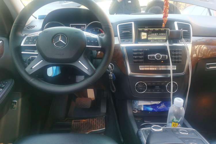 Used Mercedes-Benz M-Class 2012 ML 350 Sport Edition Center Console