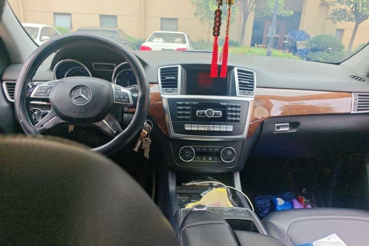 Used Mercedes-Benz M-Class 2012 ML 350 Sport Edition Center Console