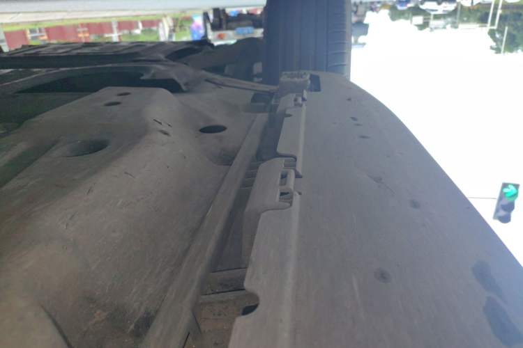 Used Mercedes-Benz M-Class  Chassis Front Left