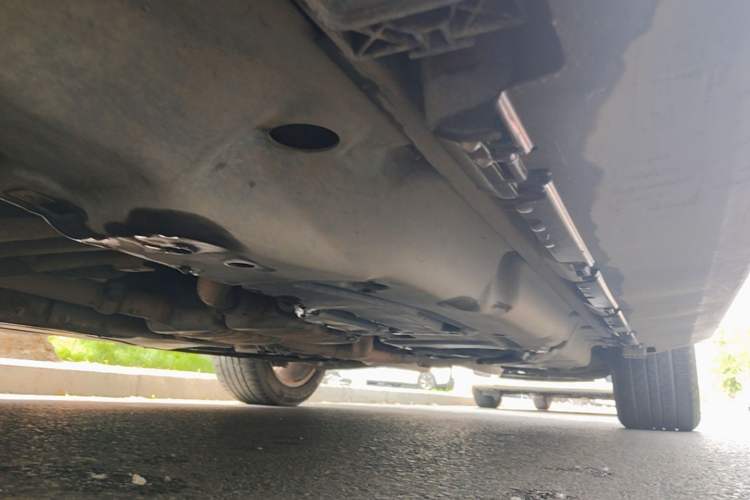 Used Mercedes-Benz M-Class  Chassis Front Left
