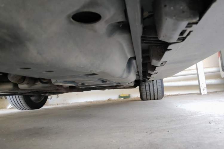 Used Mercedes-Benz M-Class 2012 ML 350 Luxury Edition Chassis Front Left