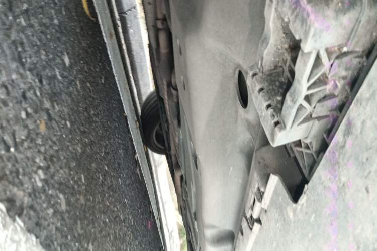 Used Mercedes-Benz M-Class 2012 ML 350 Sport Edition Chassis Front Left