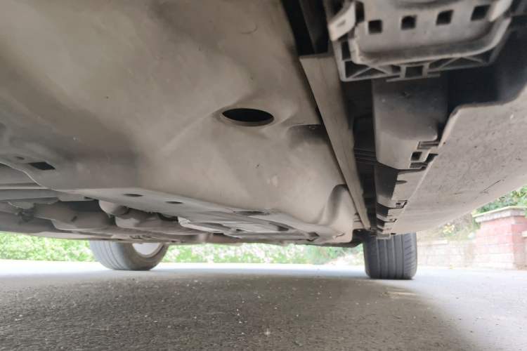Used Mercedes-Benz M-Class 2012 ML 350 Luxury Edition Chassis Front Left