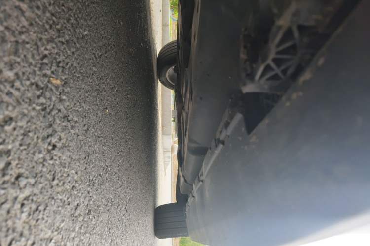 Used Mercedes-Benz M-Class  Chassis Front Left