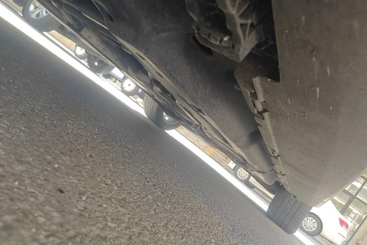 Used Mercedes-Benz M-Class 2012 ML 350 Luxury Edition Chassis Front Left