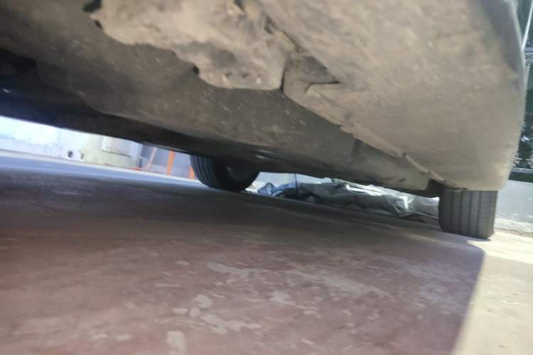Used Mercedes-Benz M-Class 2012 ML 350 Luxury Edition Chassis Front Left
