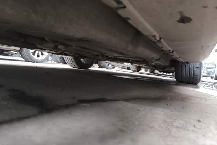 Used Mercedes-Benz M-Class 2012 ML 350 Luxury Edition Chassis Front Left