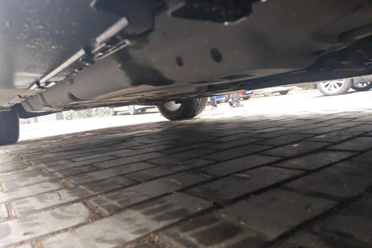 Used Mercedes-Benz M-Class 2012 ML 350 Luxury Edition Chassis Front Right