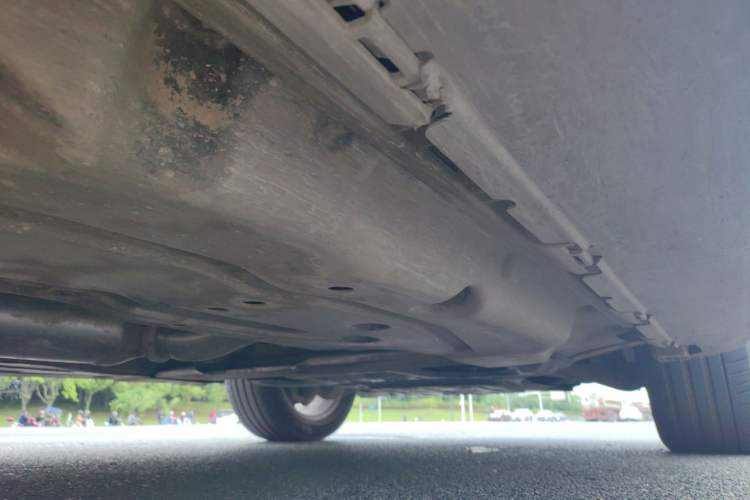 Used Mercedes-Benz M-Class  Chassis Front Right