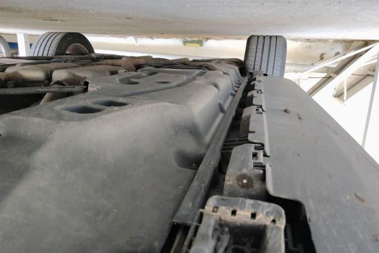 Used Mercedes-Benz M-Class 2012 ML 350 Luxury Edition Chassis Front Right
