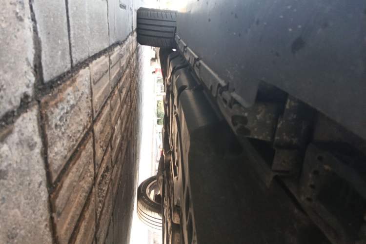 Used Mercedes-Benz M-Class 2012 ML 300 Chassis Front Right