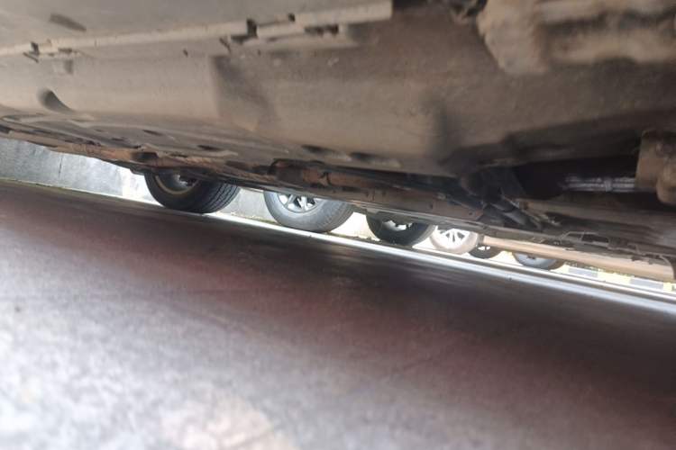 Used Mercedes-Benz M-Class 2012 ML 350 Sport Edition Chassis Front Right