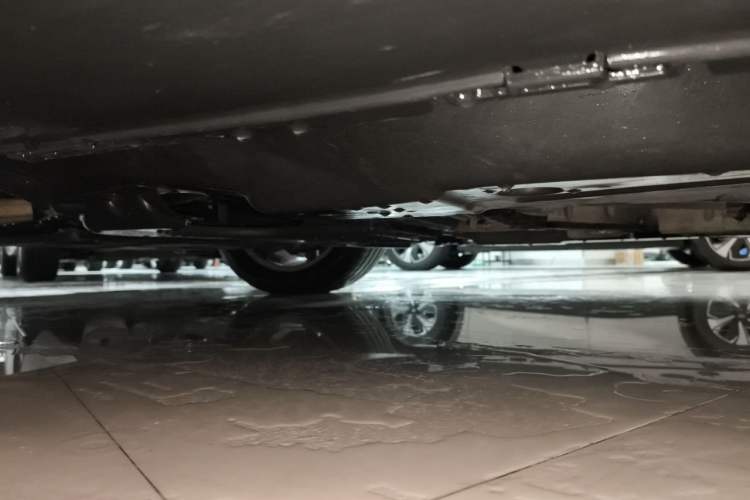 Used Mercedes-Benz M-Class 2012 ML 350 Sport Edition Chassis Front Right