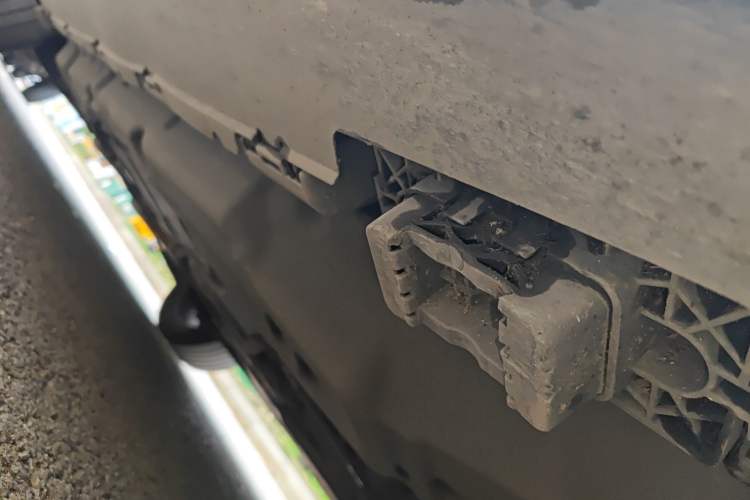Used Mercedes-Benz M-Class 2012 ML 350 Luxury Edition Chassis Front Right