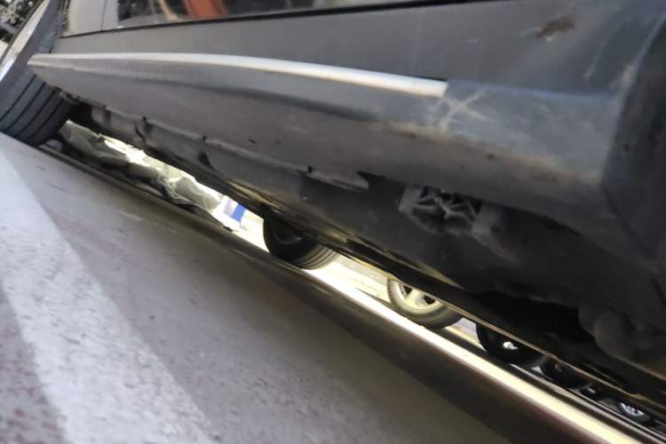 Used Mercedes-Benz M-Class 2012 ML 350 Luxury Edition Chassis Front Right