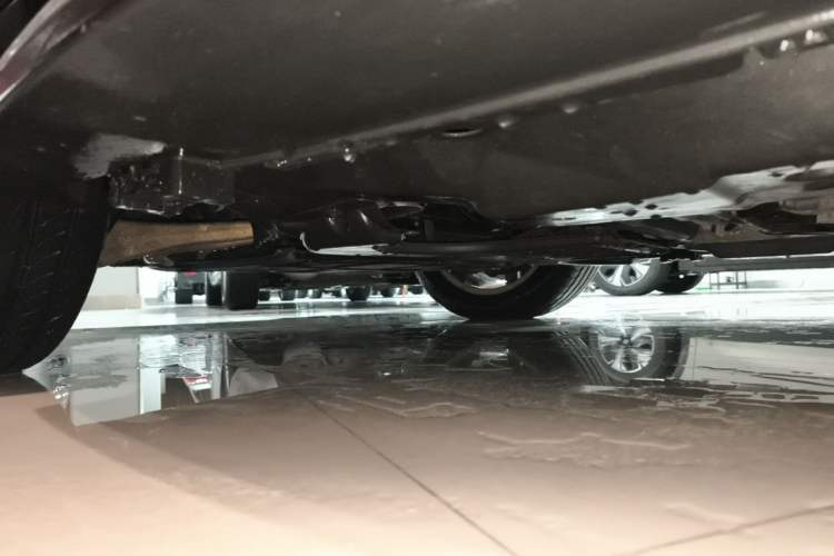 Used Mercedes-Benz M-Class 2012 ML 350 Sport Edition Chassis Front