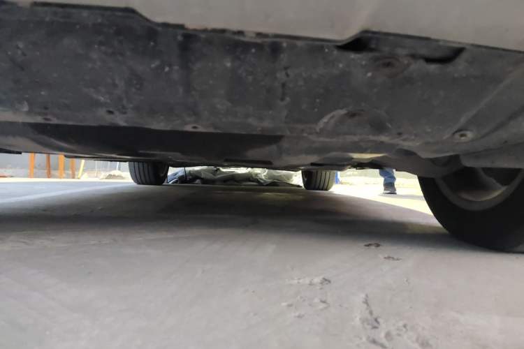 Used Mercedes-Benz M-Class 2012 ML 350 Luxury Edition Chassis Front