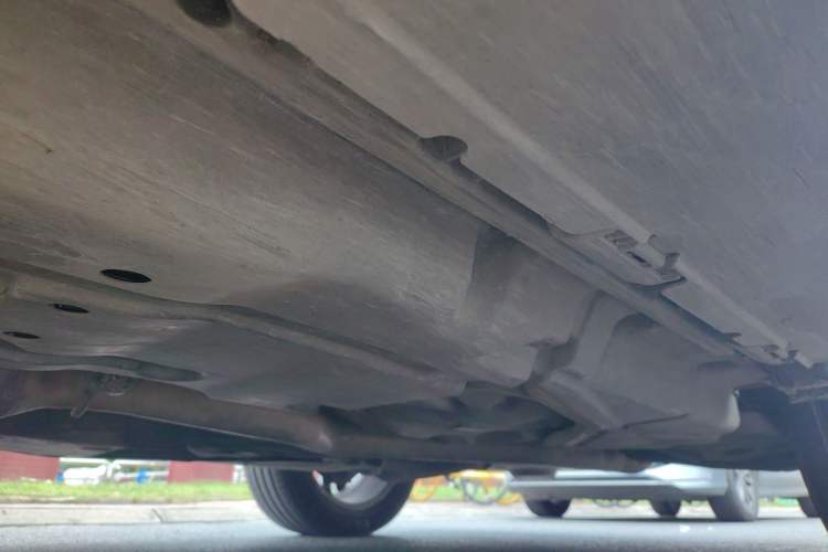 Used Mercedes-Benz M-Class  Chassis Rear Left
