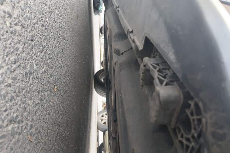 Used Mercedes-Benz M-Class  Chassis Rear Left