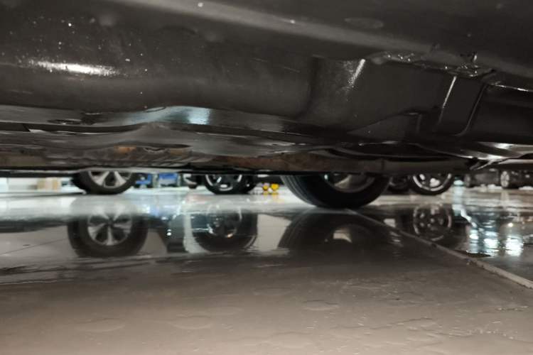 Used Mercedes-Benz M-Class 2012 ML 350 Sport Edition Chassis Rear Left