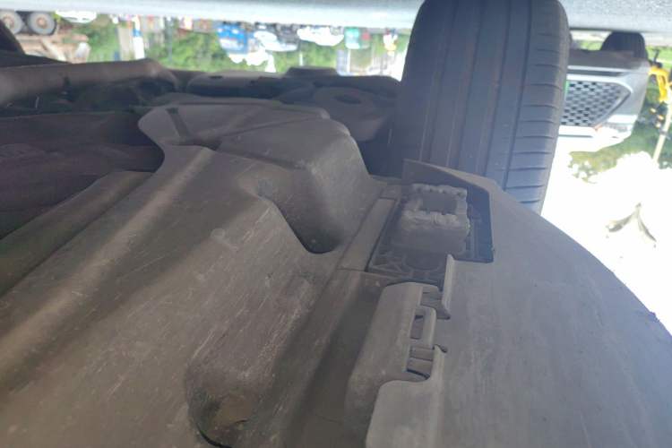 Used Mercedes-Benz M-Class  Chassis Rear Right