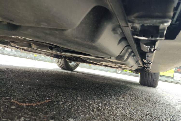Used Mercedes-Benz M-Class 2012 ML 350 Luxury Edition Chassis Rear Right