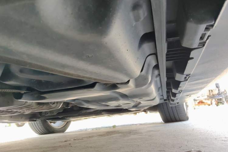 Used Mercedes-Benz M-Class 2012 ML 350 Luxury Edition Chassis Rear Right