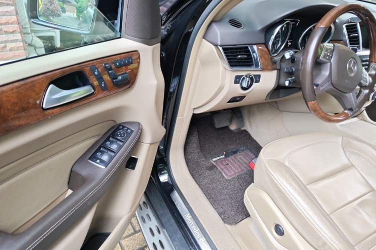 Used Mercedes-Benz M-Class 2012 ML 350 Luxury Edition Driver Seat