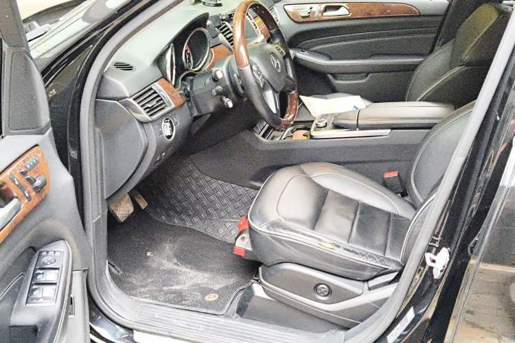 Used Mercedes-Benz M-Class 2012 ML 350 Luxury Edition Driver Seat