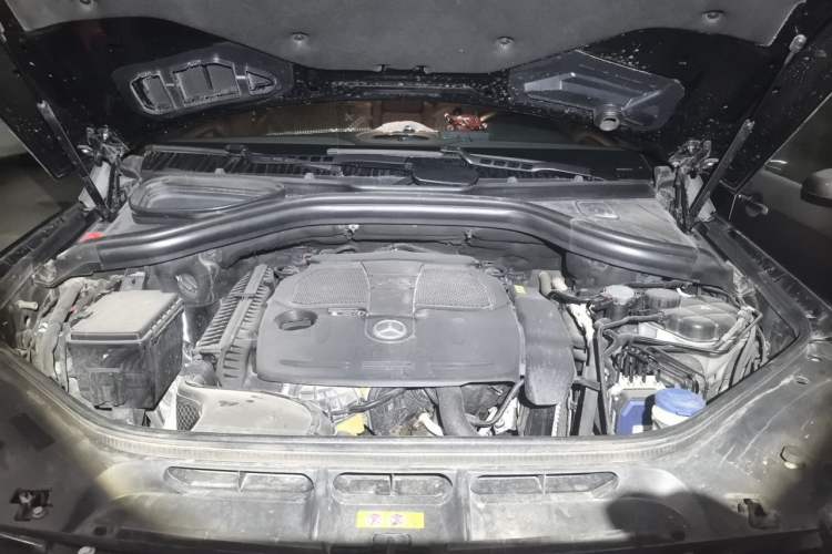 Used Mercedes-Benz M-Class 2012 ML 300 Engine Bay