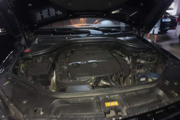 Used Mercedes-Benz M-Class 2012 ML 350 Luxury Edition Engine Bay