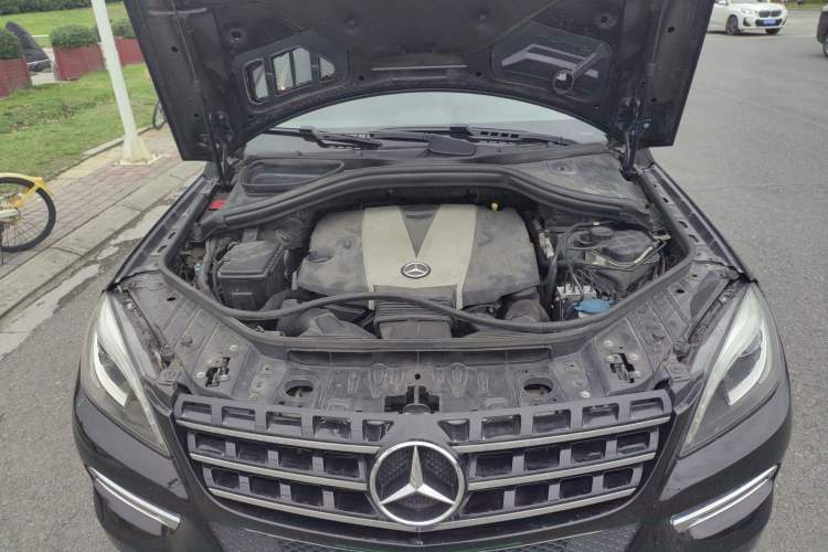 Used Mercedes-Benz M-Class  Engine Bay