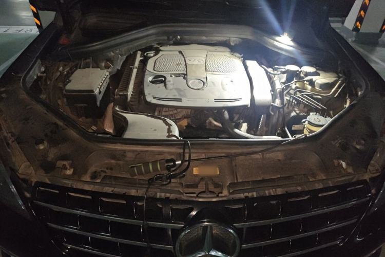 Used Mercedes-Benz M-Class 2012 ML 350 Luxury Edition Engine Bay