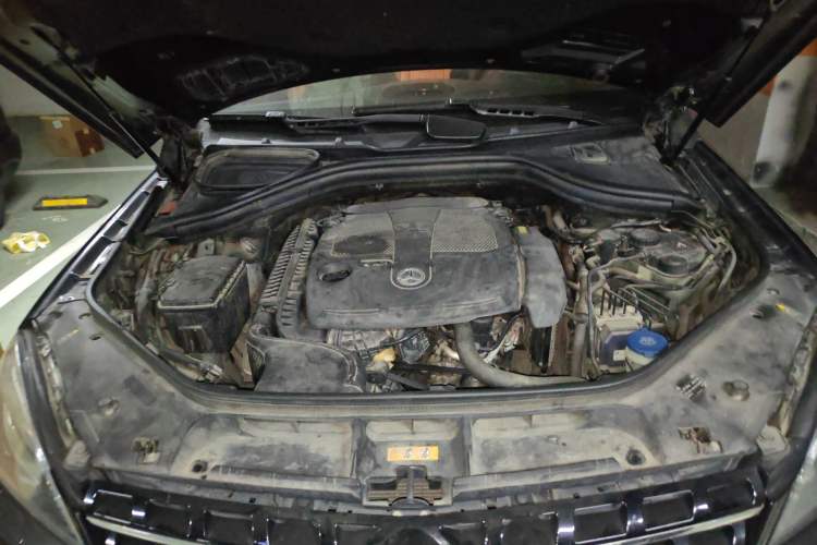 Used Mercedes-Benz M-Class 2012 ML 300 Engine Bay