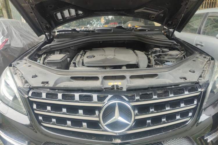 Used Mercedes-Benz M-Class 2012 ML 350 Luxury Edition Engine Bay