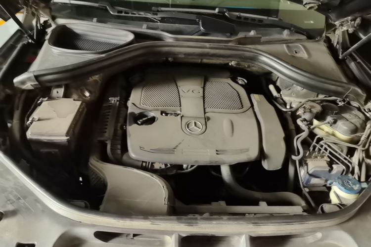 Used Mercedes-Benz M-Class 2012 ML 300 Engine Bay