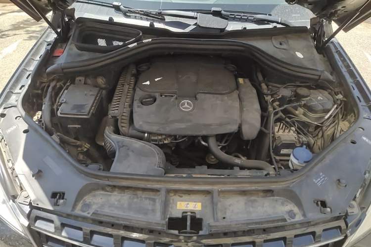 Used Mercedes-Benz M-Class 2012 ML 300 Engine Bay
