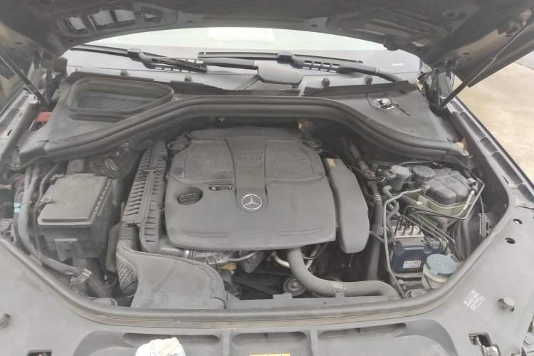 Used Mercedes-Benz M-Class 2012 ML 300 Engine Bay