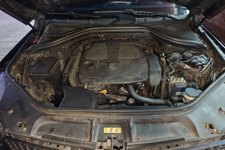 Used Mercedes-Benz M-Class 2012 ML 350 Luxury Edition Engine Bay