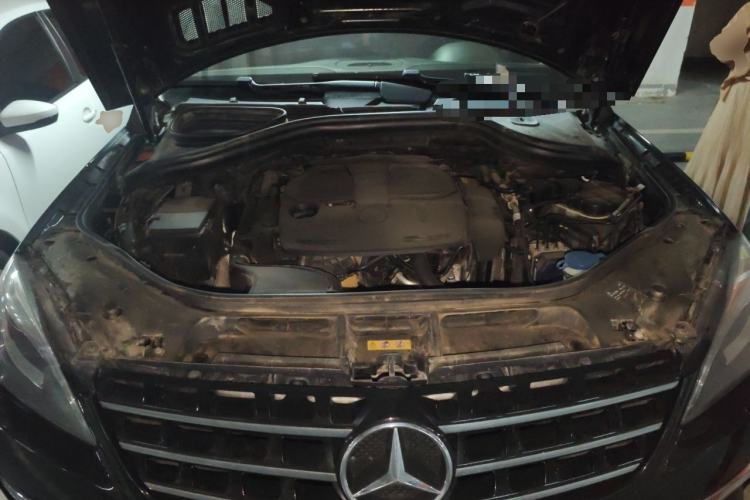 Used Mercedes-Benz M-Class 2012 ML 350 Luxury Edition Engine Bay