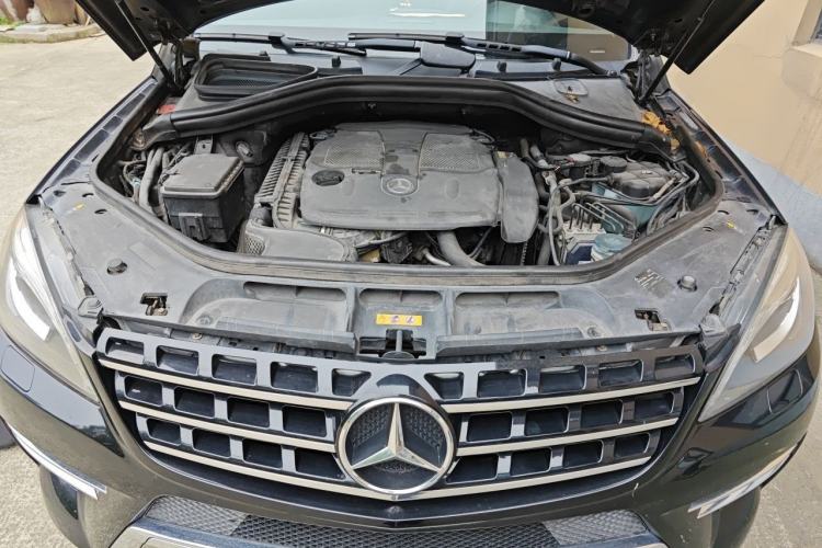 Used Mercedes-Benz M-Class 2012 ML 350 Luxury Edition Engine Bay