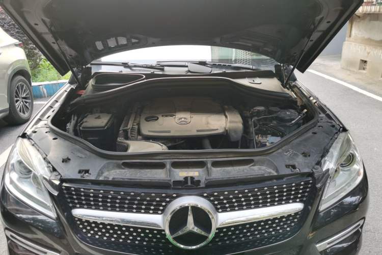 Used Mercedes-Benz M-Class 2012 ML 350 Luxury Edition Engine Bay