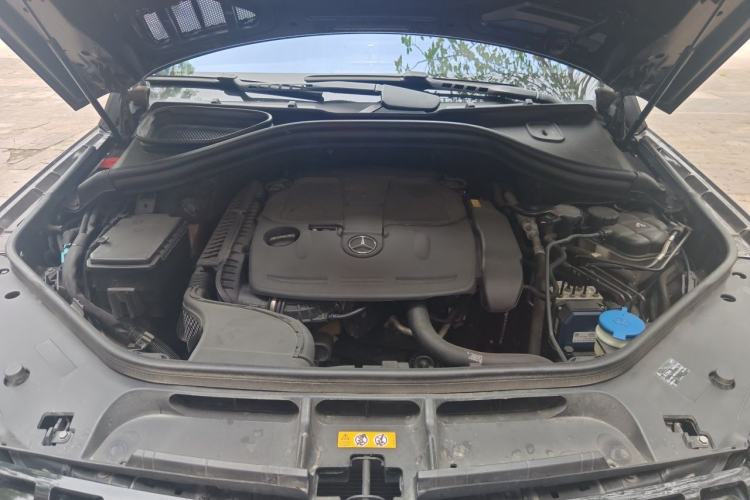Used Mercedes-Benz M-Class 2012 ML 350 Luxury Edition Engine Bay