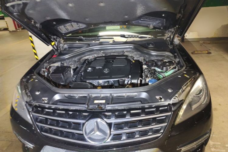Used Mercedes-Benz M-Class  Engine Bay