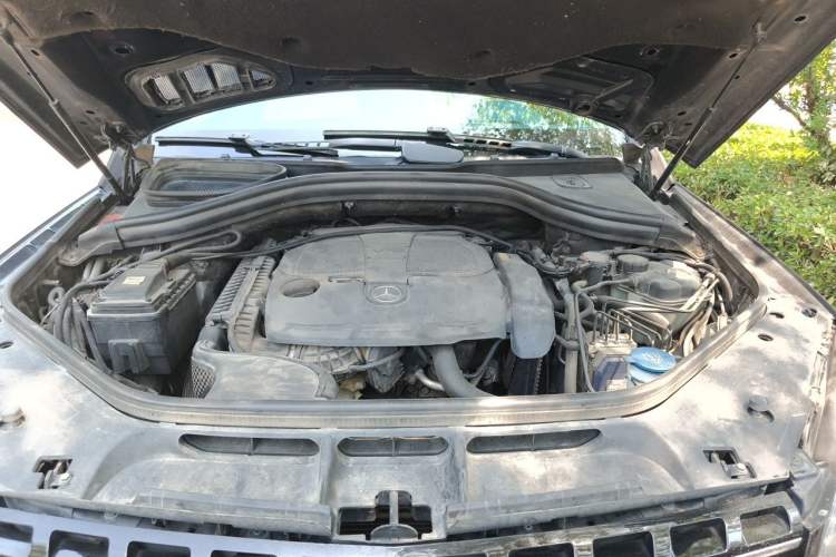 Used Mercedes-Benz M-Class 2012 ML 300 Engine Bay