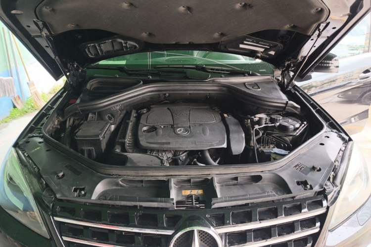 Used Mercedes-Benz M-Class 2012 ML 300 Engine Bay