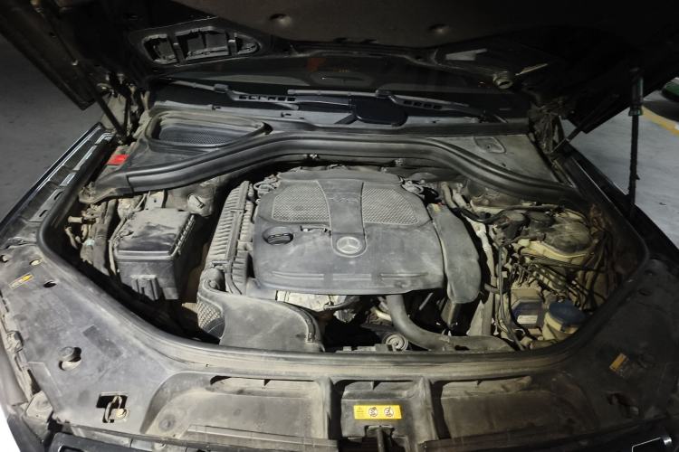 Used Mercedes-Benz M-Class 2012 ML 350 Luxury Edition Engine Bay
